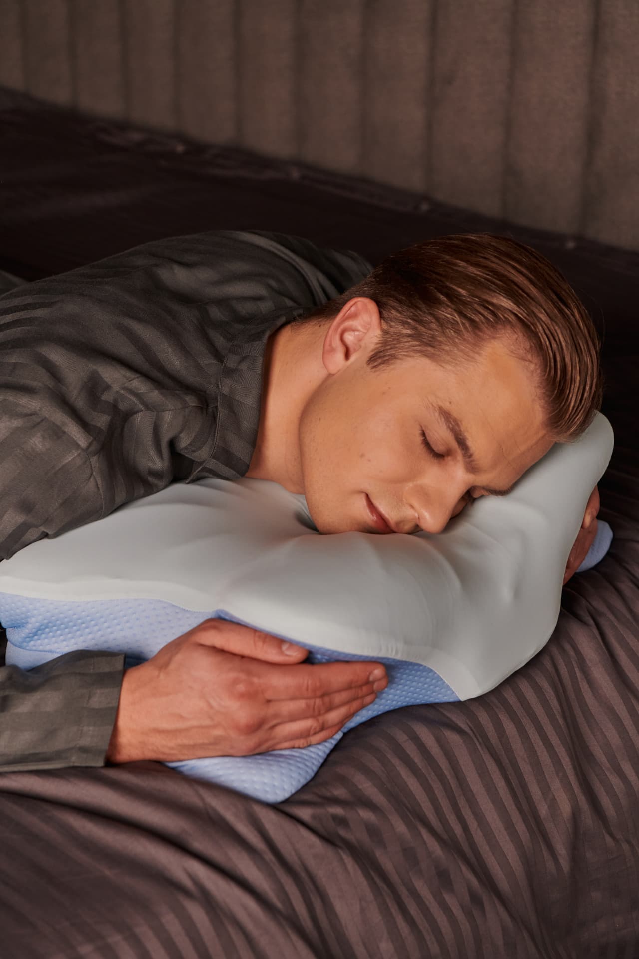 Man side-sleeping comfortably on the Derila Ergo memory foam pillow